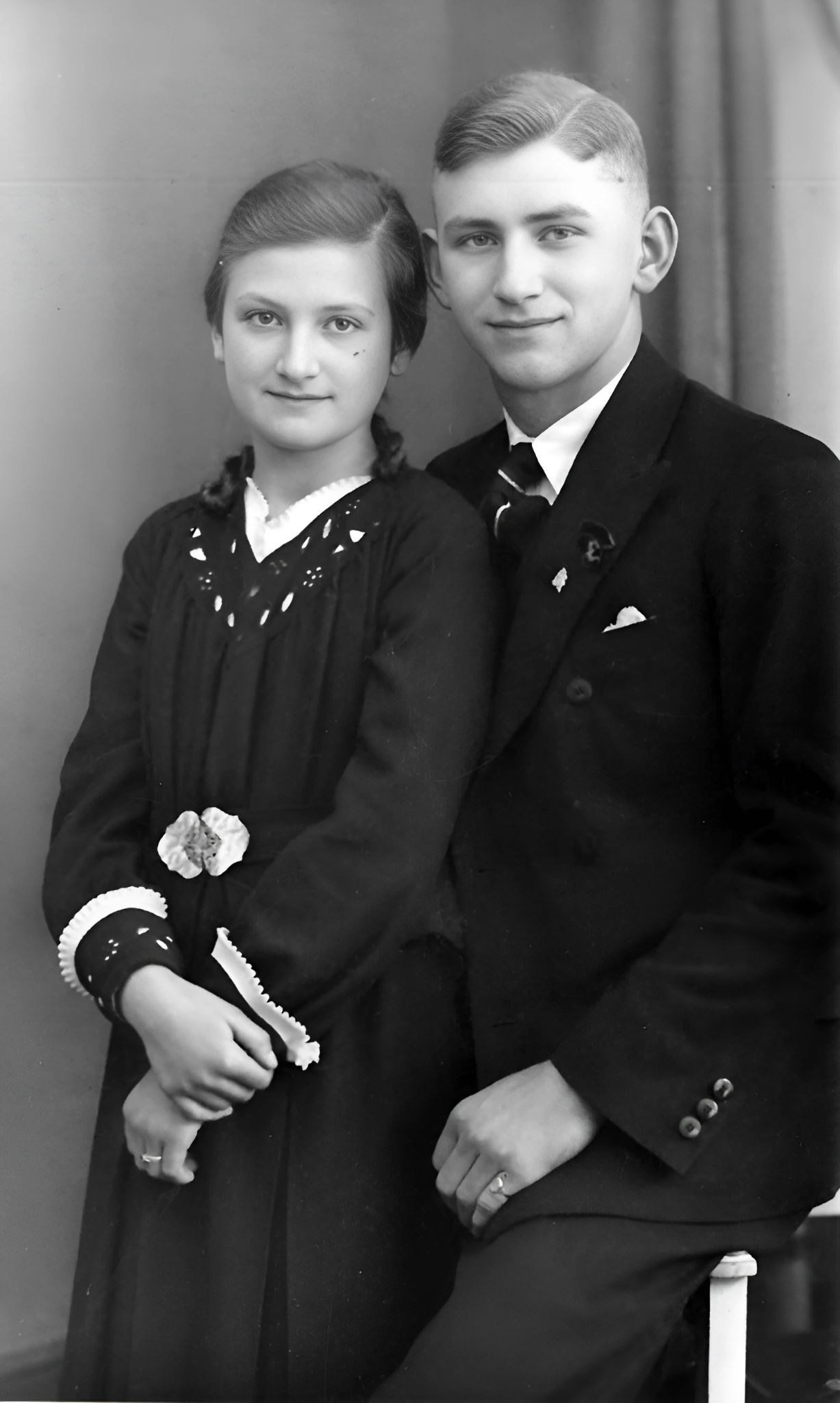 Cäcilie Schmitt (verh. Mangold) mit ihrem Bruder Burkard (gefallen)